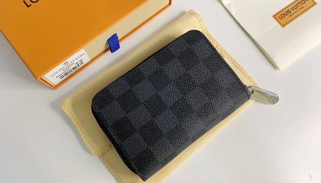Louis Vuitton Portefeuille zippé monogramme