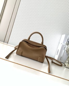 Loewe Amazona 180 – Marron – Cuir souple – Petit format