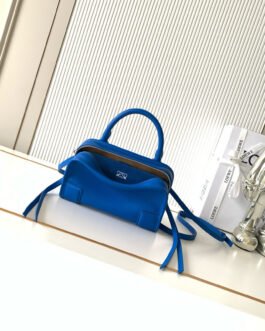 Loewe Amazona 180 – Bleu électrique – Cuir de veau – Petit format