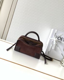 Loewe Amazona 180 – Marron foncé – Daim – Petit format