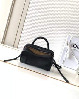 Loewe Amazona 180 – Noir – Cuir de veau – Petit format
