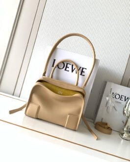 Loewe Amazona 180 – Beige – Cuir de veau – Petit format