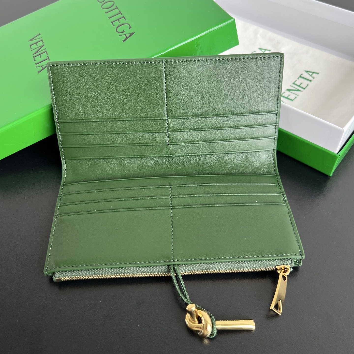 Bottega Veneta Portefeuille long Andiamo – Vert – Cuir nappa Intrecciato – Long