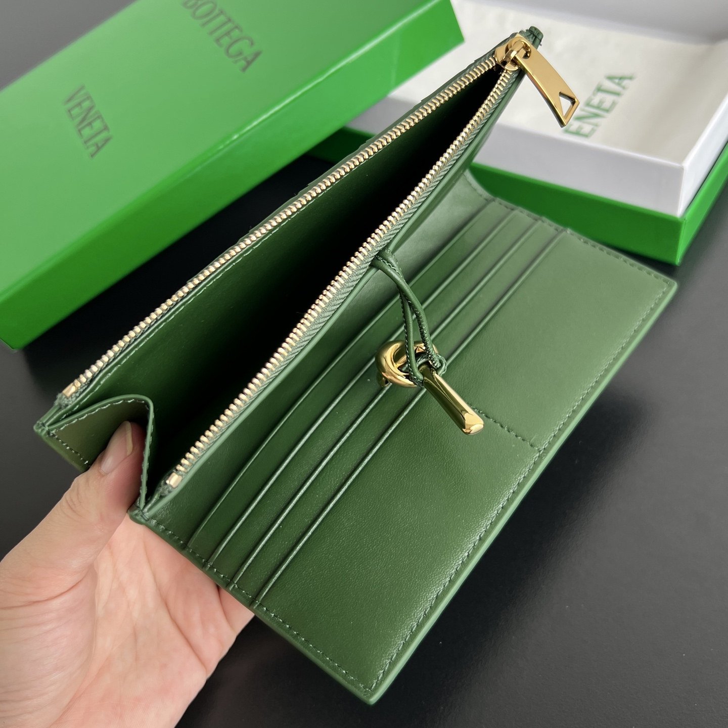 Bottega Veneta Portefeuille long Andiamo – Vert – Cuir nappa Intrecciato – Long