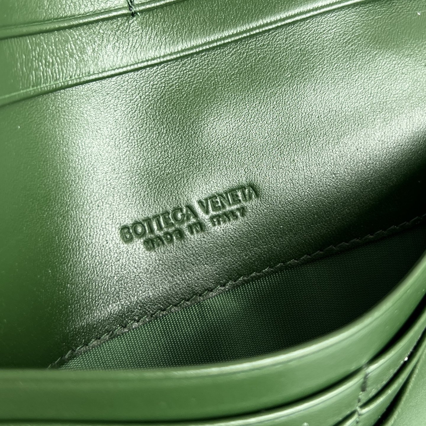 Bottega Veneta Portefeuille long Andiamo – Vert – Cuir nappa Intrecciato – Long