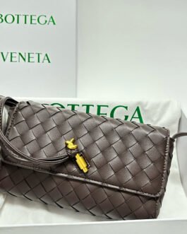 Bottega Veneta Clutch Andiamo – Taupe – Cuir Intrecciato – Moyen format