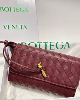 Bottega Veneta Clutch Andiamo – Bordeaux – Cuir Intrecciato – Moyen format