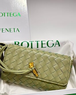 Bottega Veneta Clutch Andiamo – Vert olive – Cuir Intrecciato – Moyen format