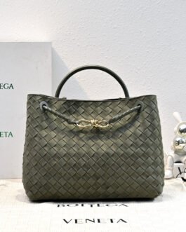 Bottega Veneta Andiamo Medium – Vert olive foncé – Cuir Intrecciato – Moyen format