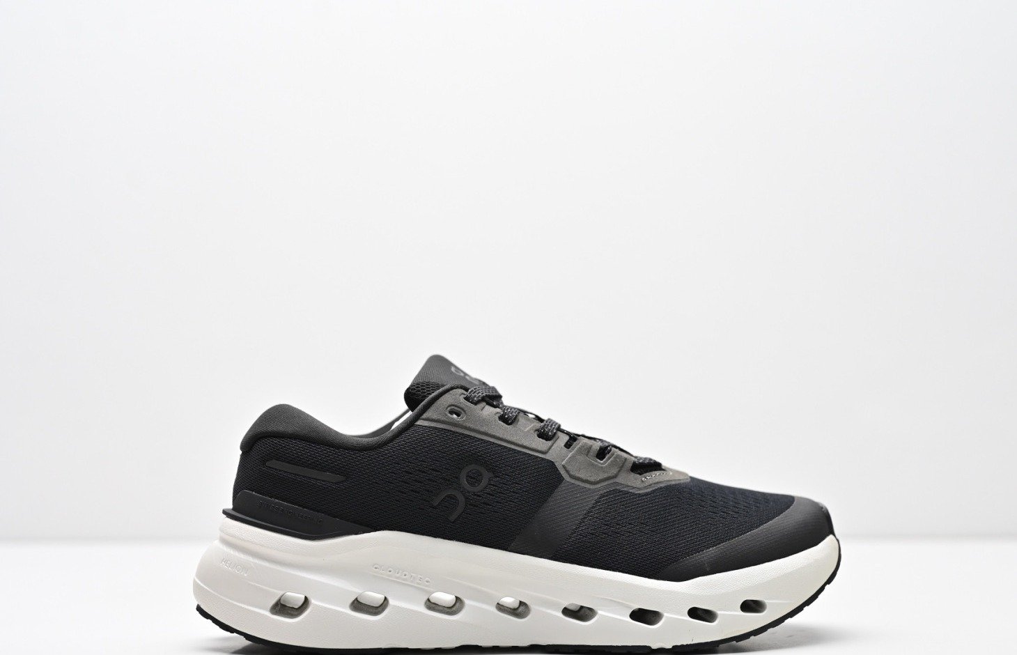 On Cloudrunner 2 – Noir / Gris