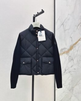 Burberry Veste hybride matelassée à poches poitrine et manches maille EKD – court – Noir, Ivoire – Plusieurs coloris…