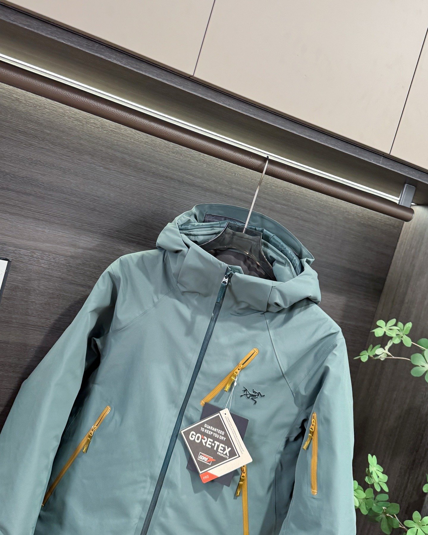 Kolon Sport Veste technique GORE-TEX 2-en-1 avec doublure matelassée amovible – standard – Bleu glacier, Noir – Plusieurs…
