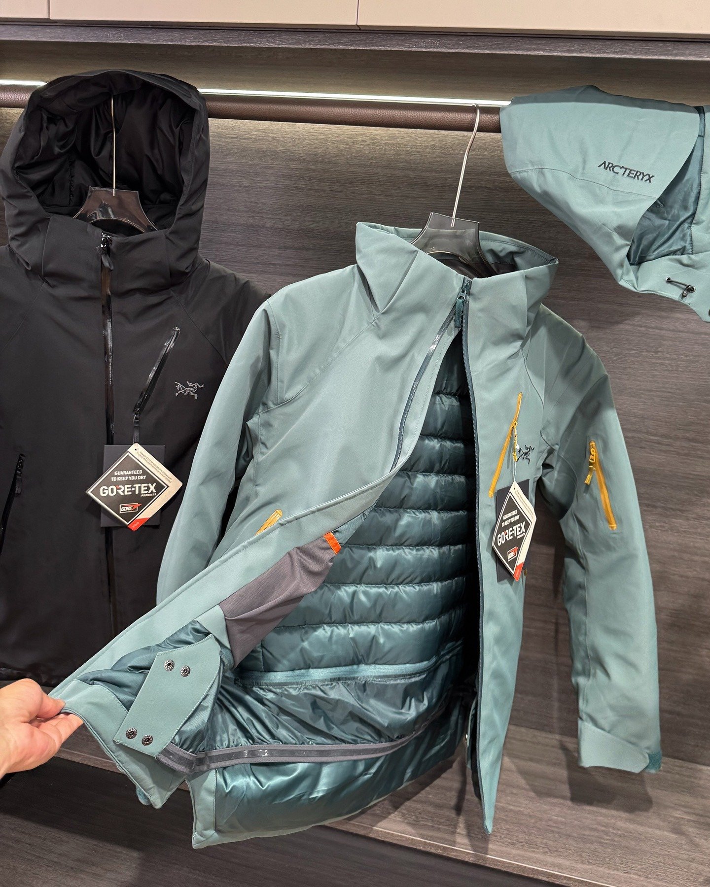 Kolon Sport Veste technique GORE-TEX 2-en-1 avec doublure matelassée amovible – standard – Bleu glacier, Noir – Plusieurs…