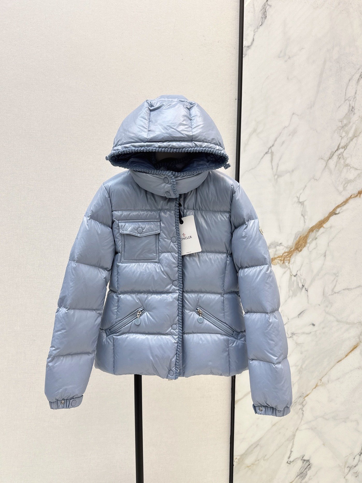 Moncler Doudoune brillante à capuche – court – Bleu clair, Rouge – Plusieurs coloris disponibles – Mixte