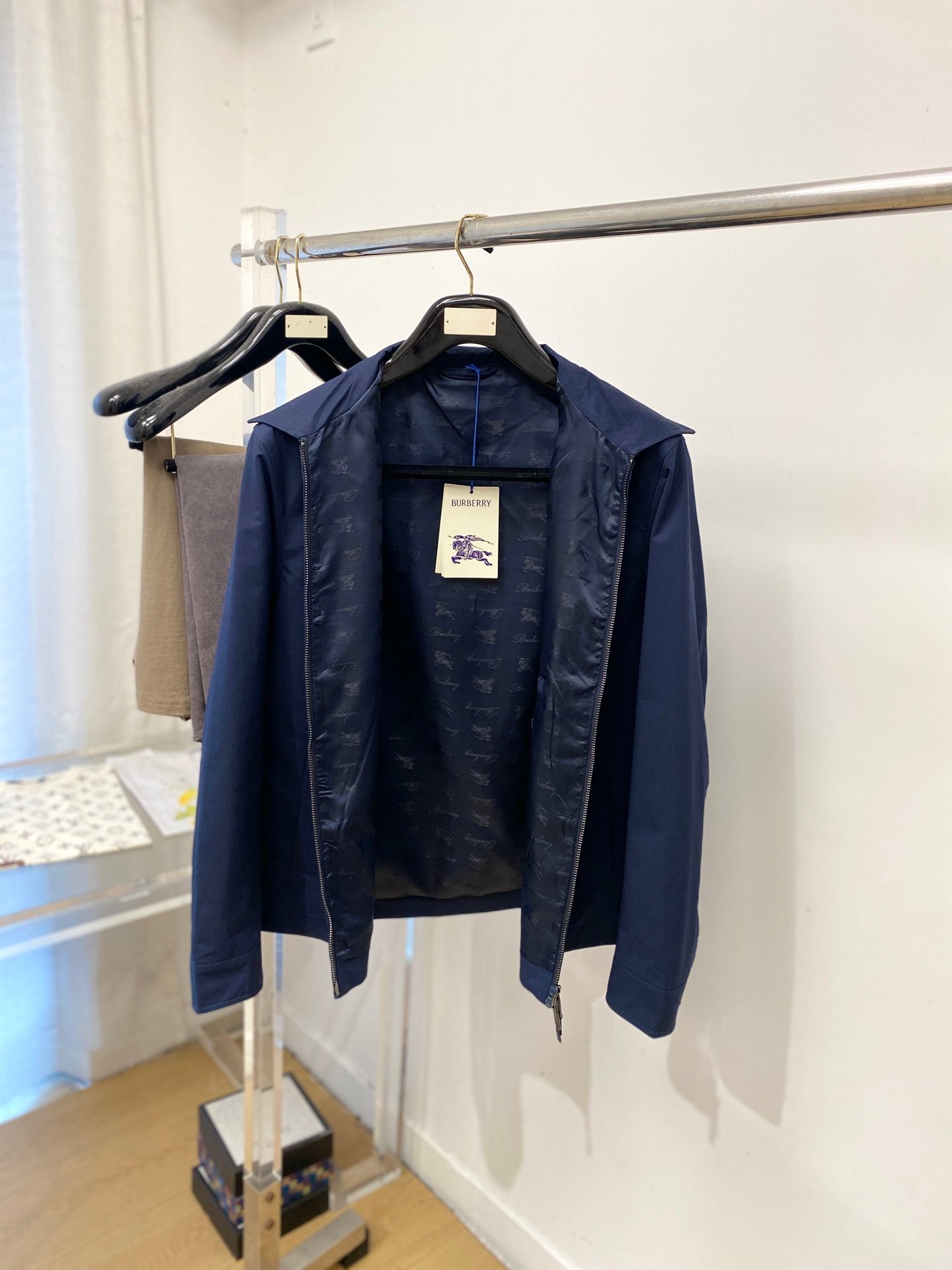 Burberry Veste Harrington légère à logo – Bleu marine - vue 4