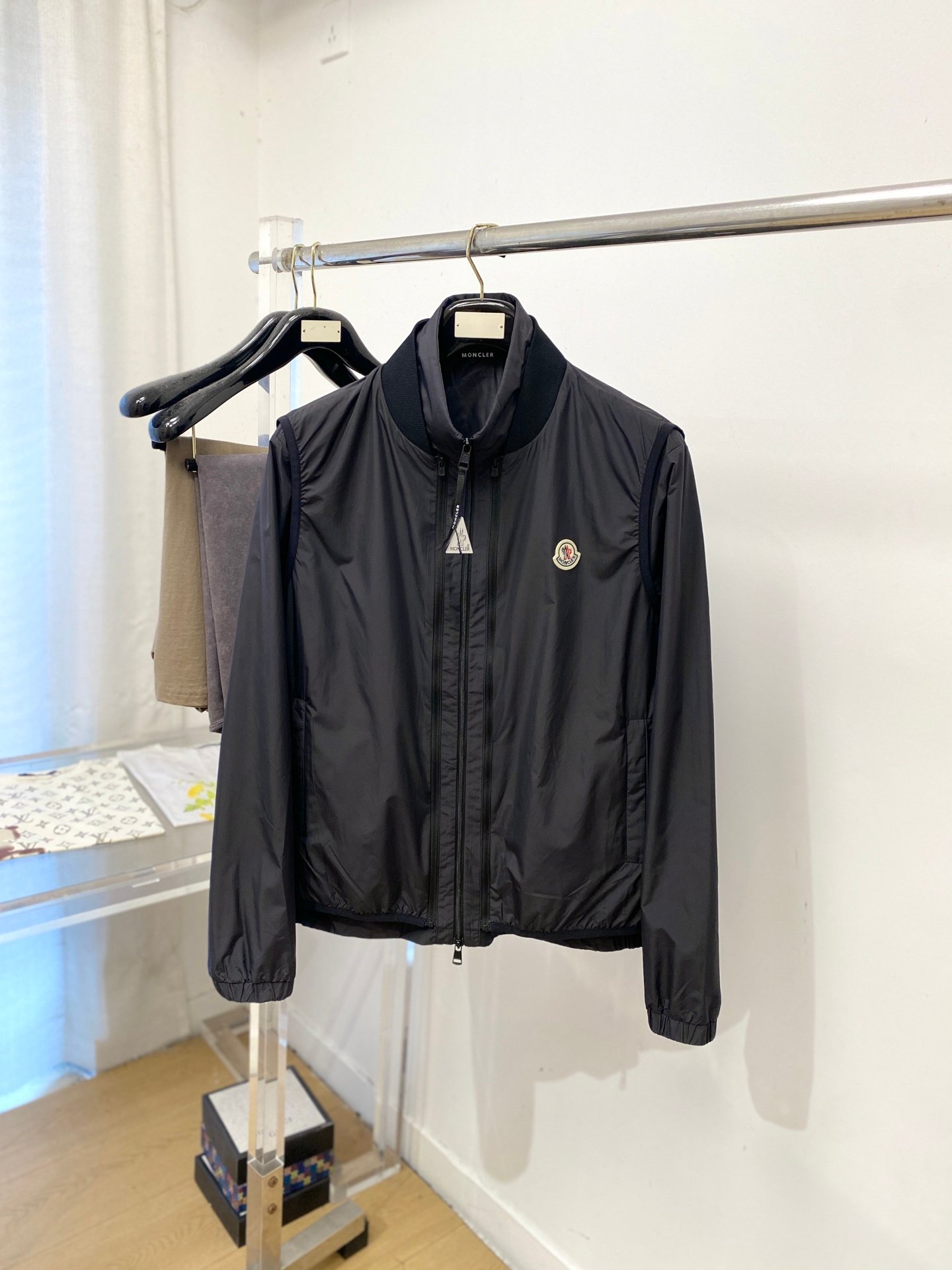 Moncler Veste légère zippée à logo – Noir