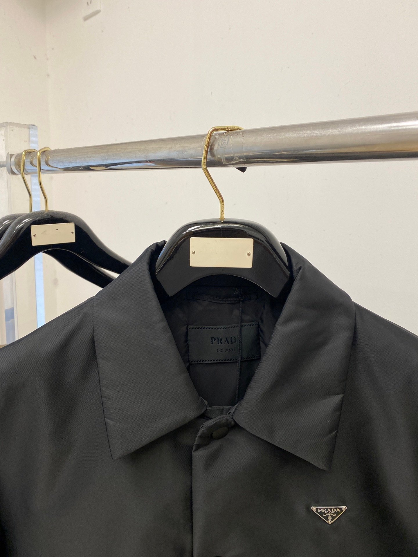 Prada Veste légère à logo Triangle – Noir - vue 2