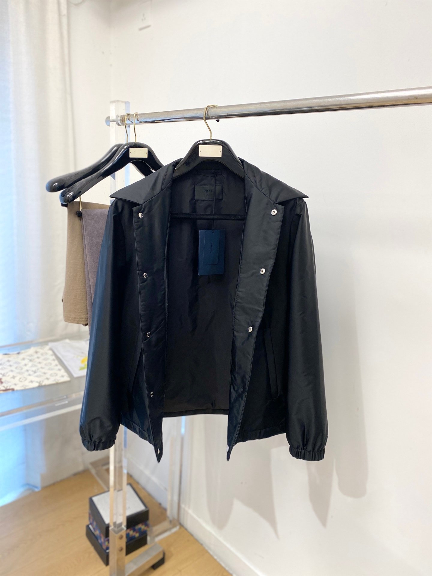 Prada Veste légère à logo Triangle – Noir - vue 4