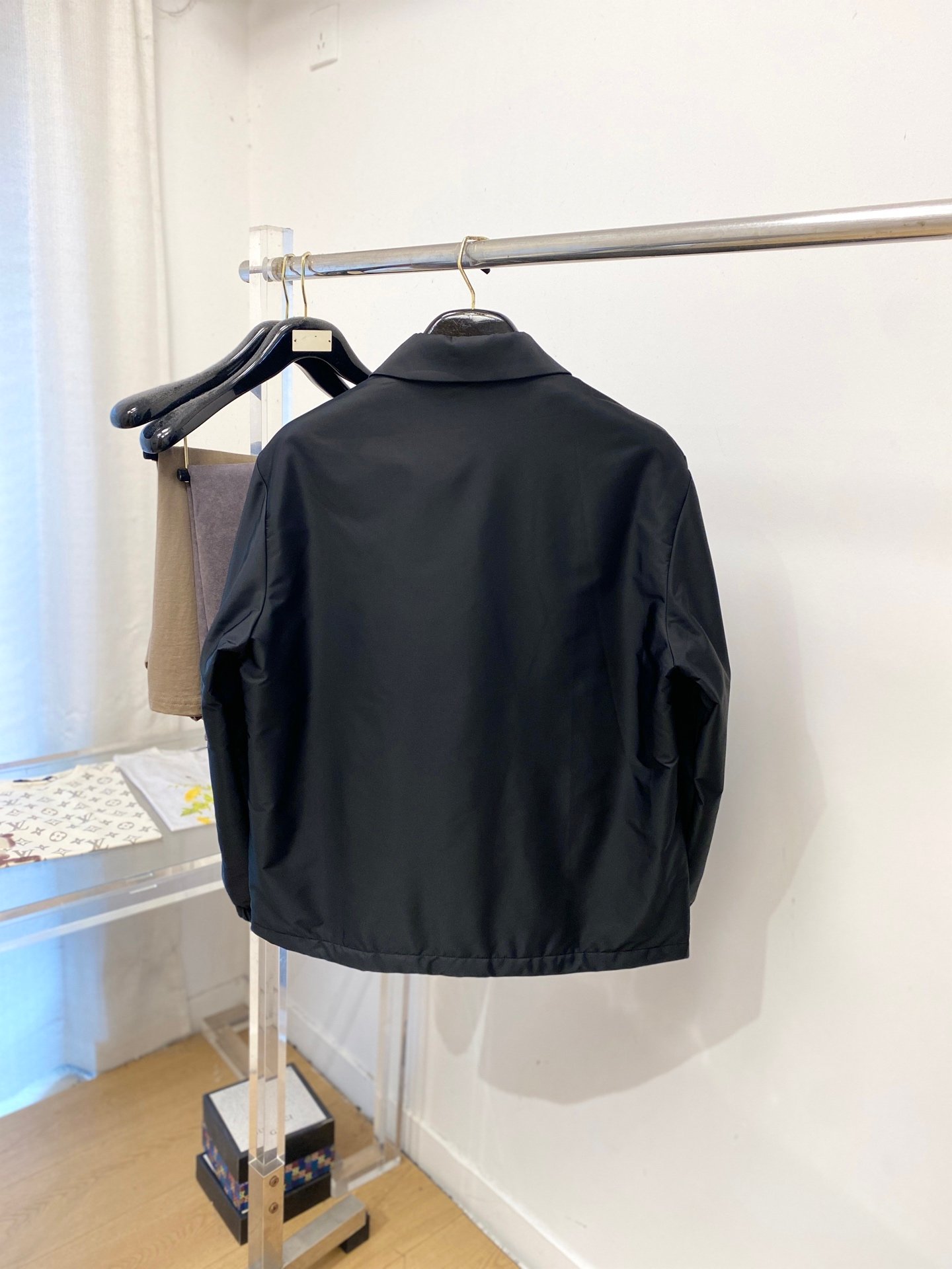 Prada Veste légère à logo Triangle – Noir - vue 5