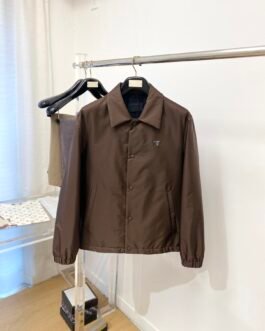 Prada Veste légère à logo Triangle – Taupe