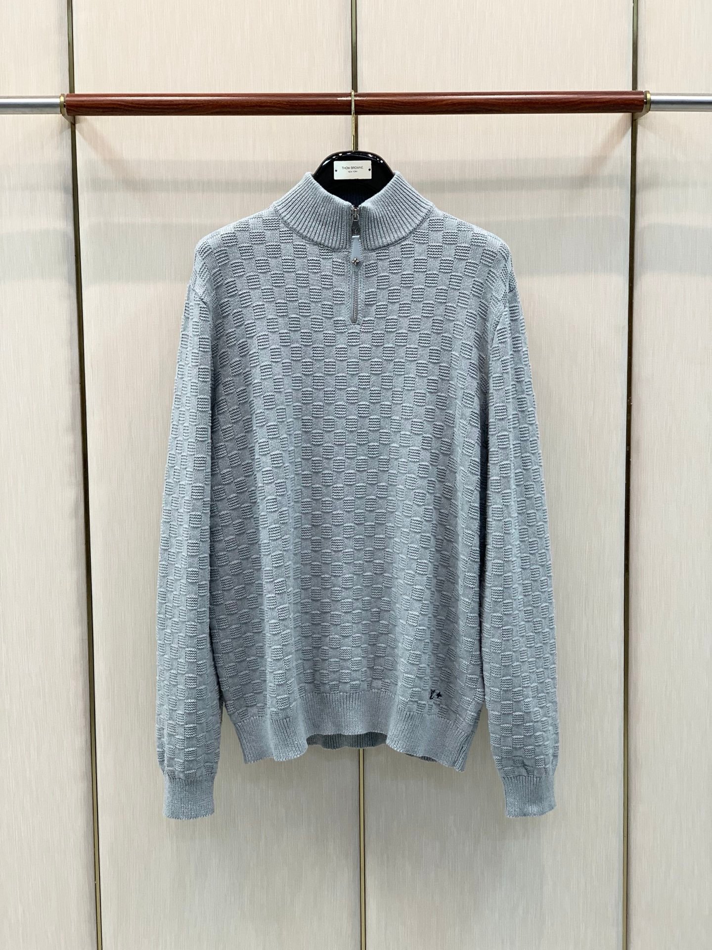 Louis Vuitton Polo zippé en maille à motif géométrique Gris clair