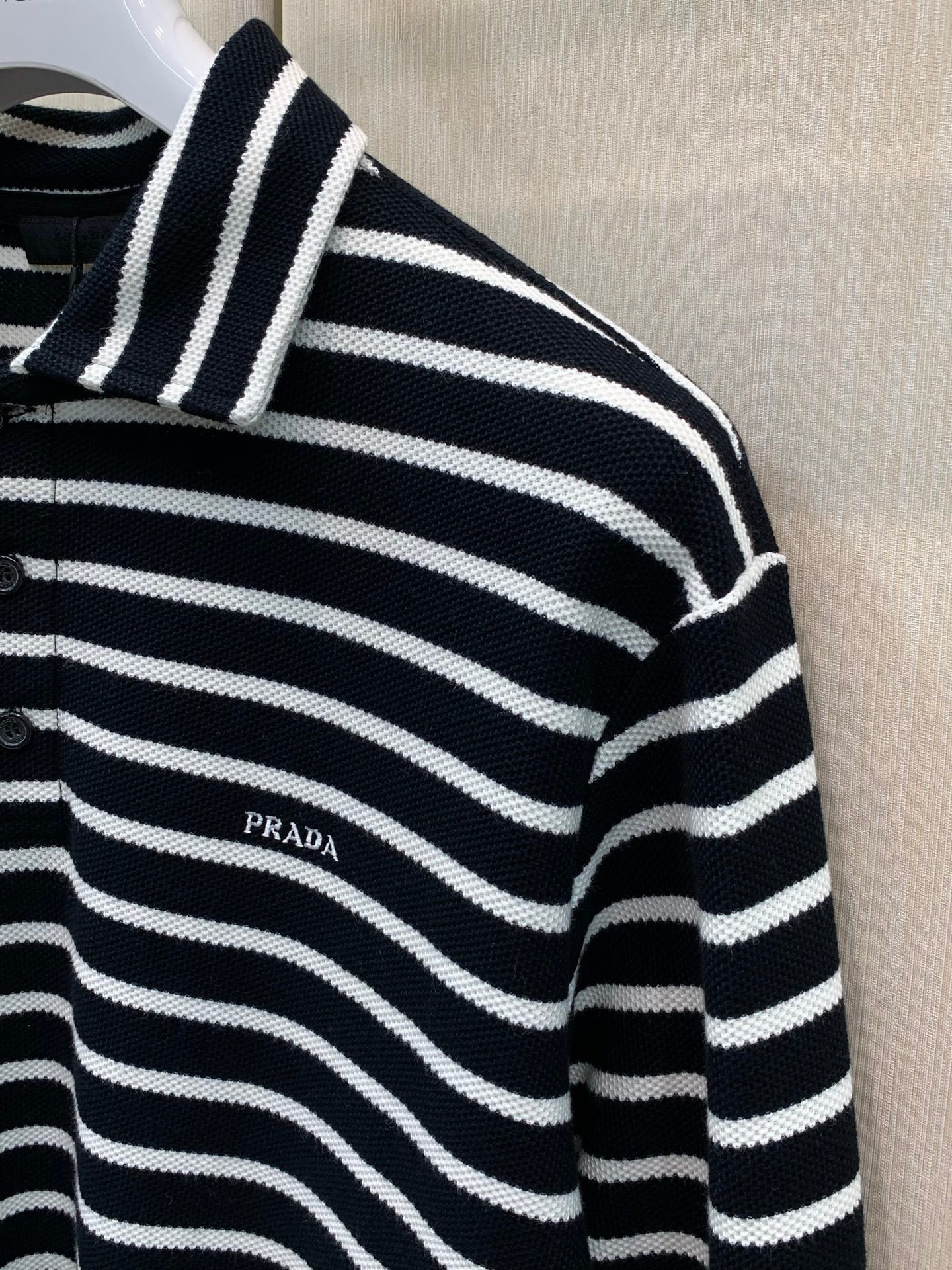 Prada Polo en maille rayée à manches longues Noir et blanc - vue 7