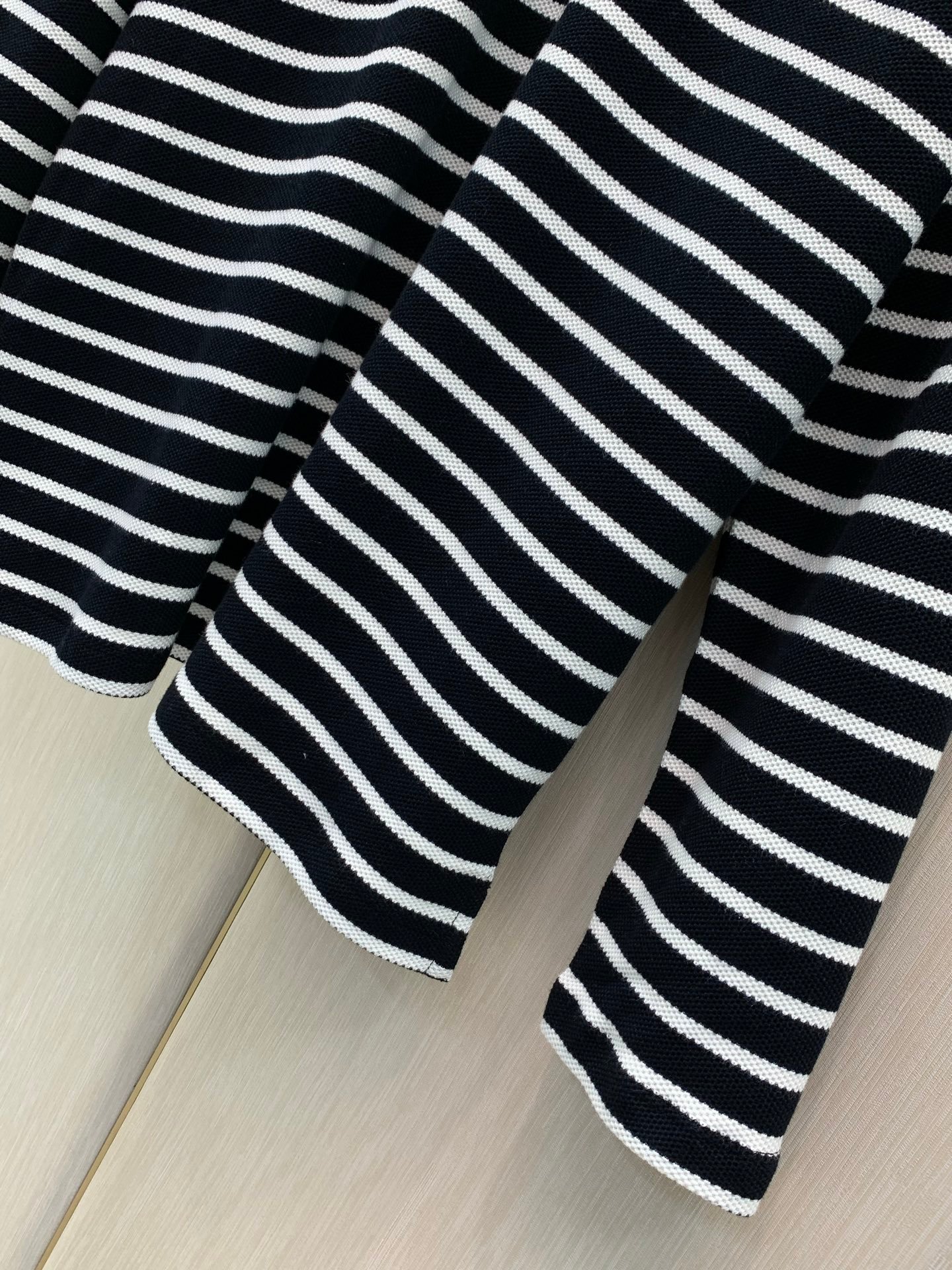 Prada Polo en maille rayée à manches longues Noir et blanc - vue 8