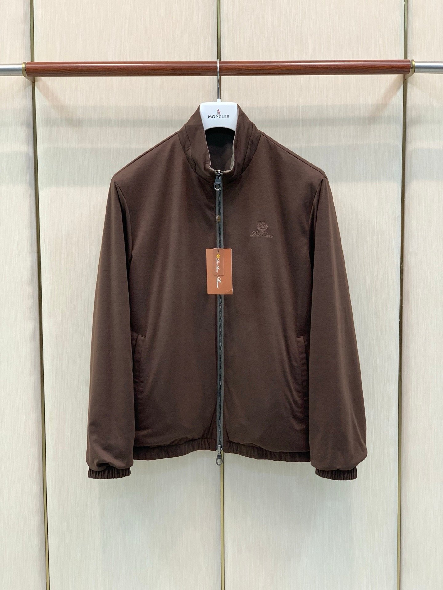 Loro Piana Veste zippée à col montant et broderie