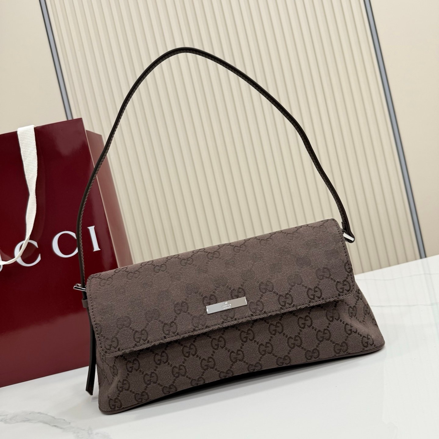 Gucci Sac épaule toile GG à rabat