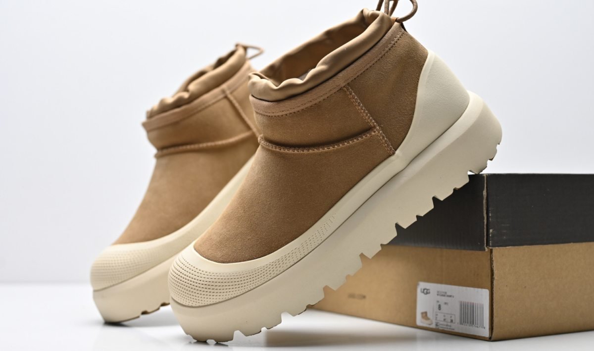 UGG Bottines basses à cordon et semelle crantée Brun tabac et écru