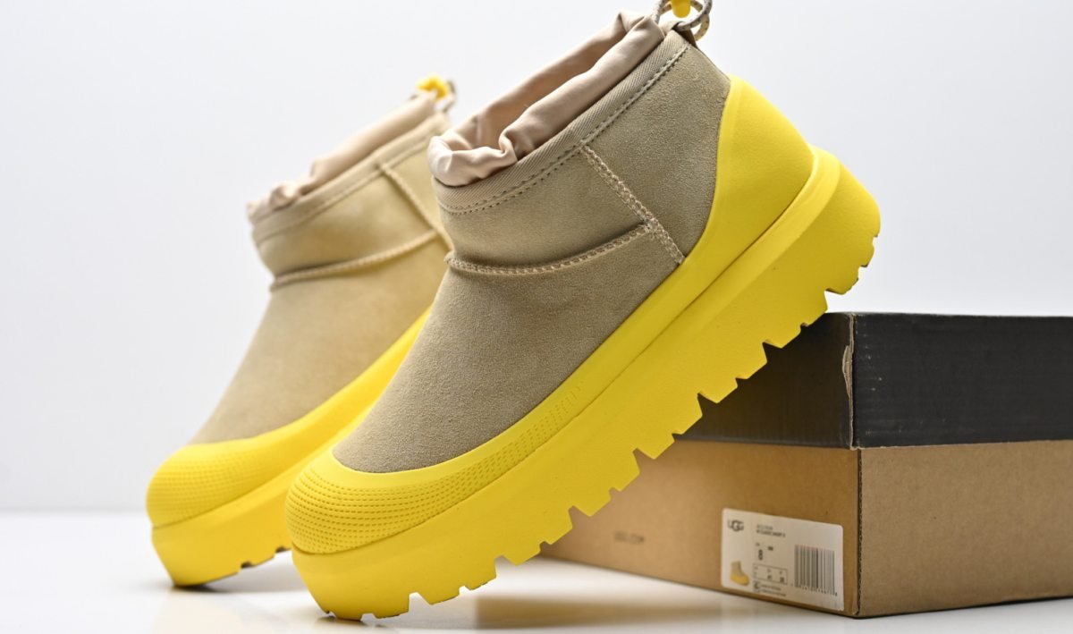 UGG Bottines basses à cordon et semelle crantée Beige et jaune