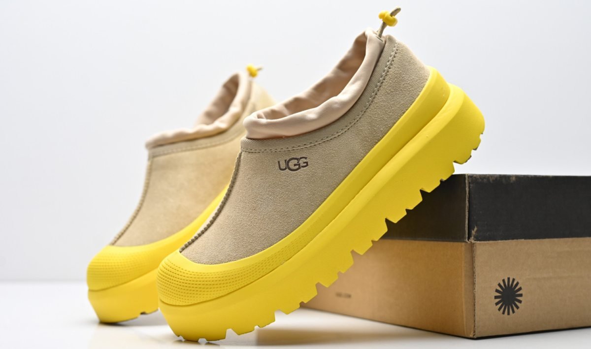 UGG Sabots fermés à semelle crantée Beige et jaune