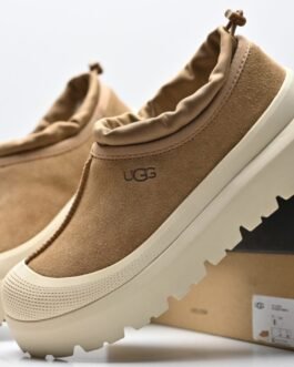 UGG Bottines basses à cordon et semelle crantée Camel clair et écru