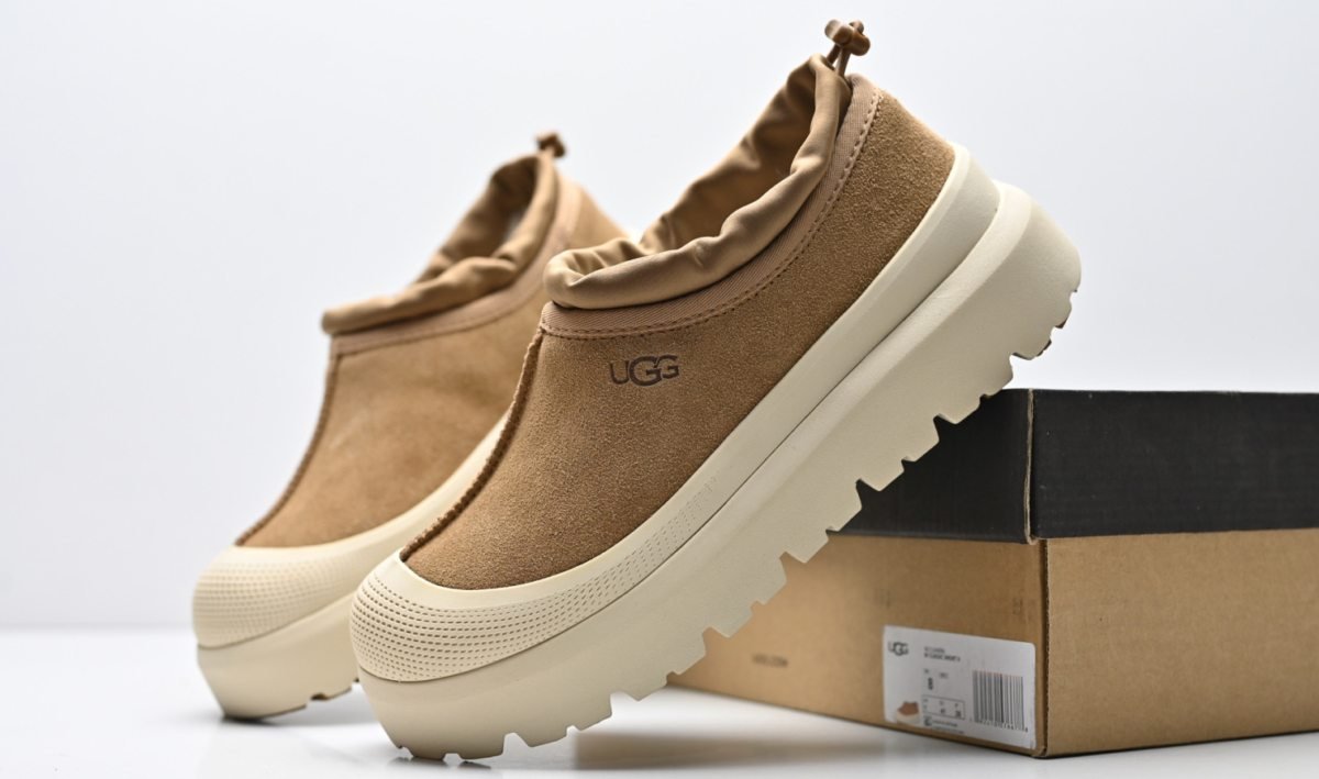 UGG Bottines basses à cordon et semelle crantée Camel clair et écru