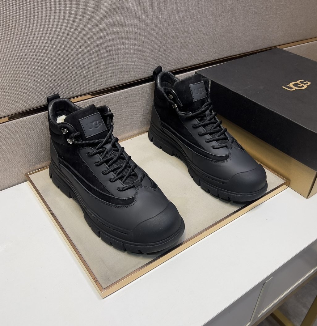 UGG Bottines montantes à lacets et semelle crantée Noir