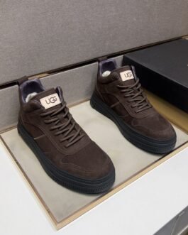 UGG Baskets montantes à lacets Marron chocolat