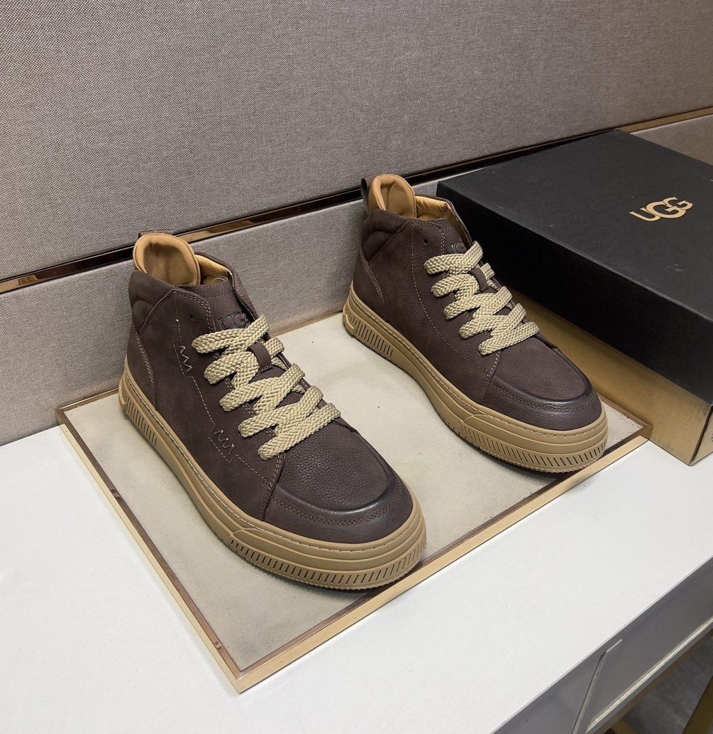 UGG Baskets montantes à lacets et semelle contrastée Taupe foncé