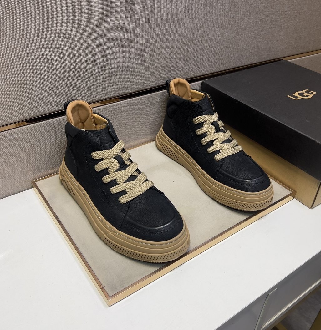 UGG Baskets montantes à lacets et semelle contrastée Bleu nuit