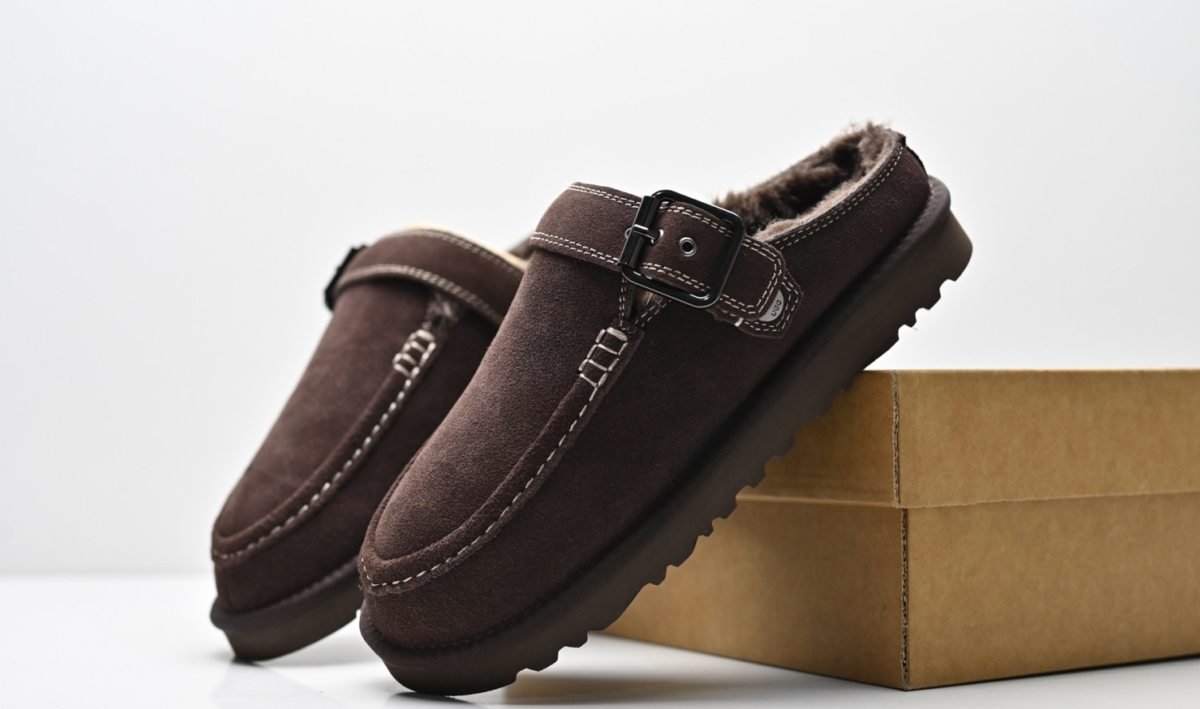UGG Sabots fourrés à bride et boucle Marron chocolat