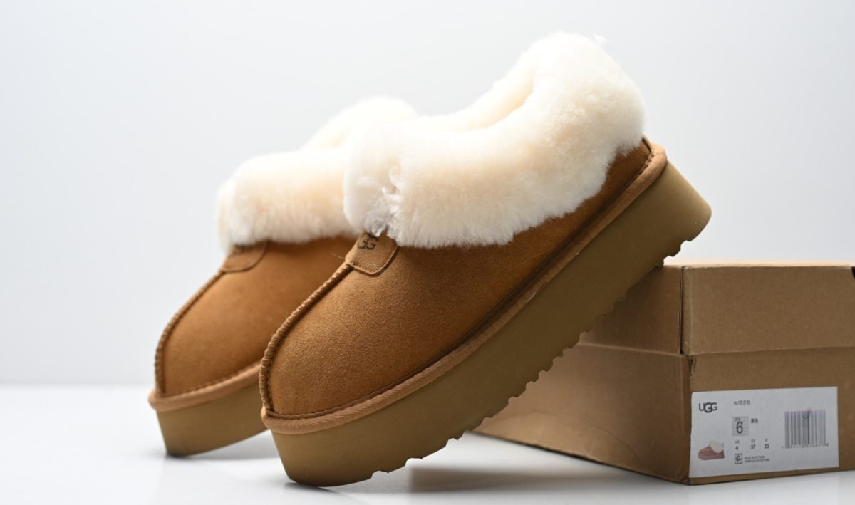UGG Mules fourrées à revers et plateforme Camel et écru