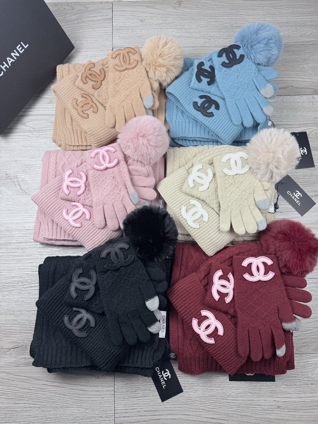 Chanel ensemble bonnet