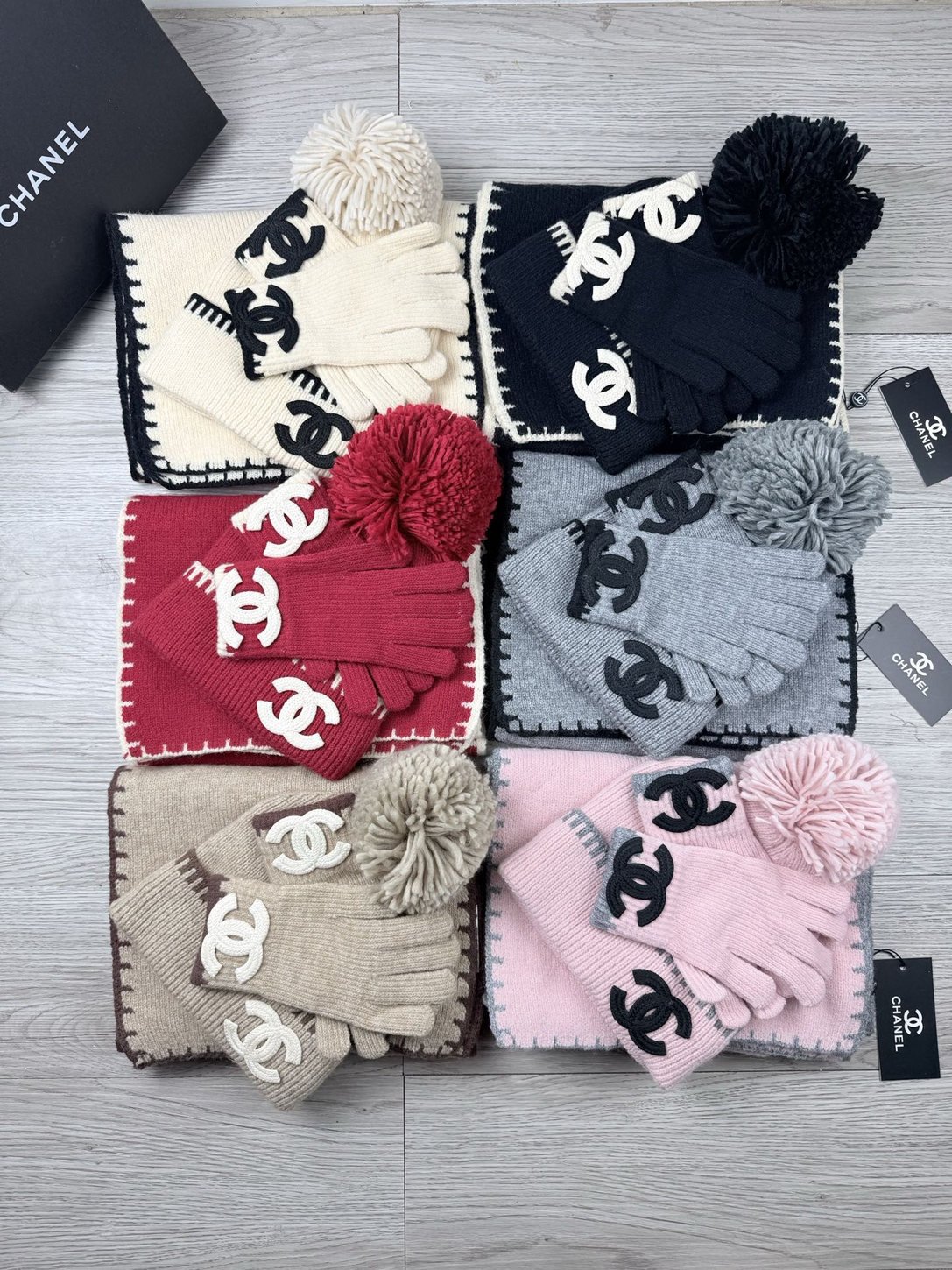 Chanel ensemble bonnet