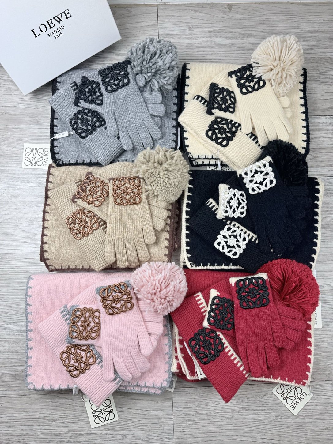 Loewe ensemble bonnet