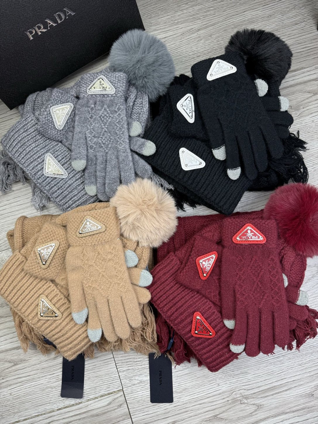 Prada ensemble bonnet