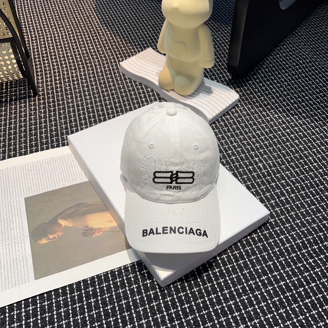 Balenciaga Casquette brodée BB