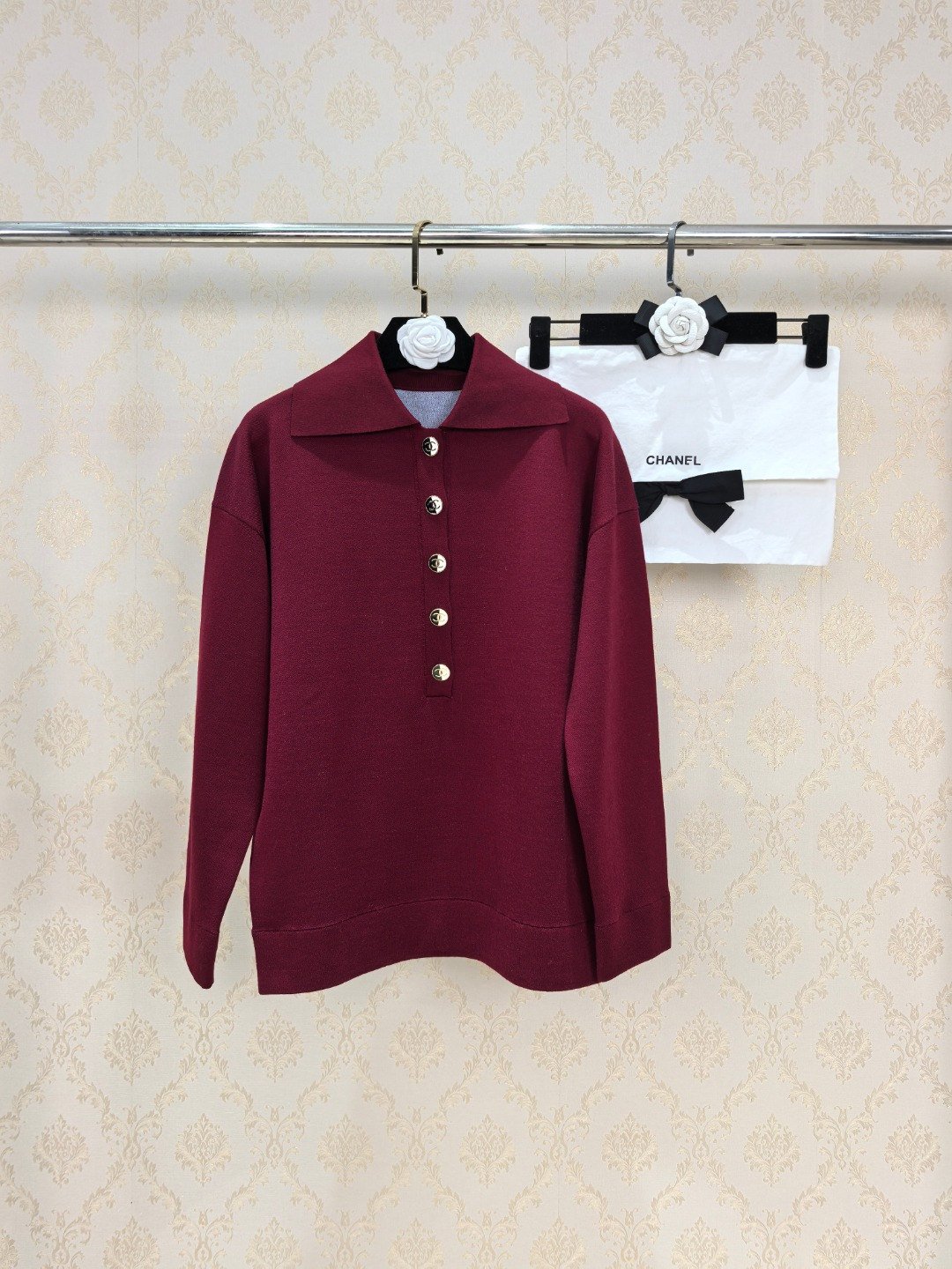 Chanel Cardigan à col polo et boutons décoratifs