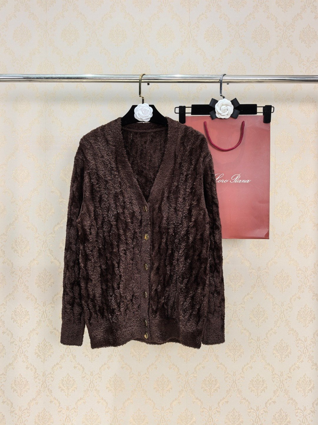 Chanel Cardigan torsadé à boutons dorés