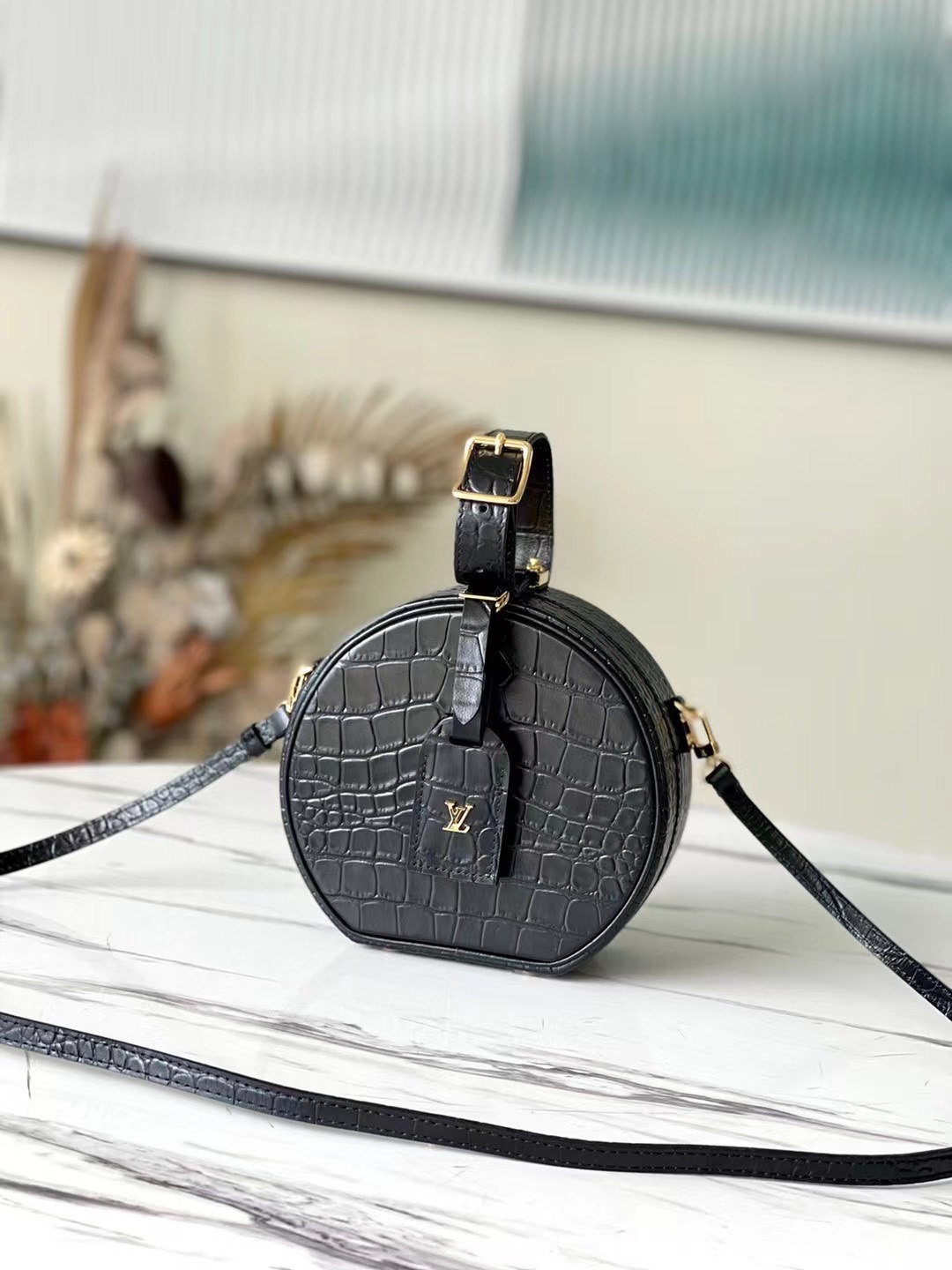 Louis Vuitton Mini sac rond effet croco à bandoulière