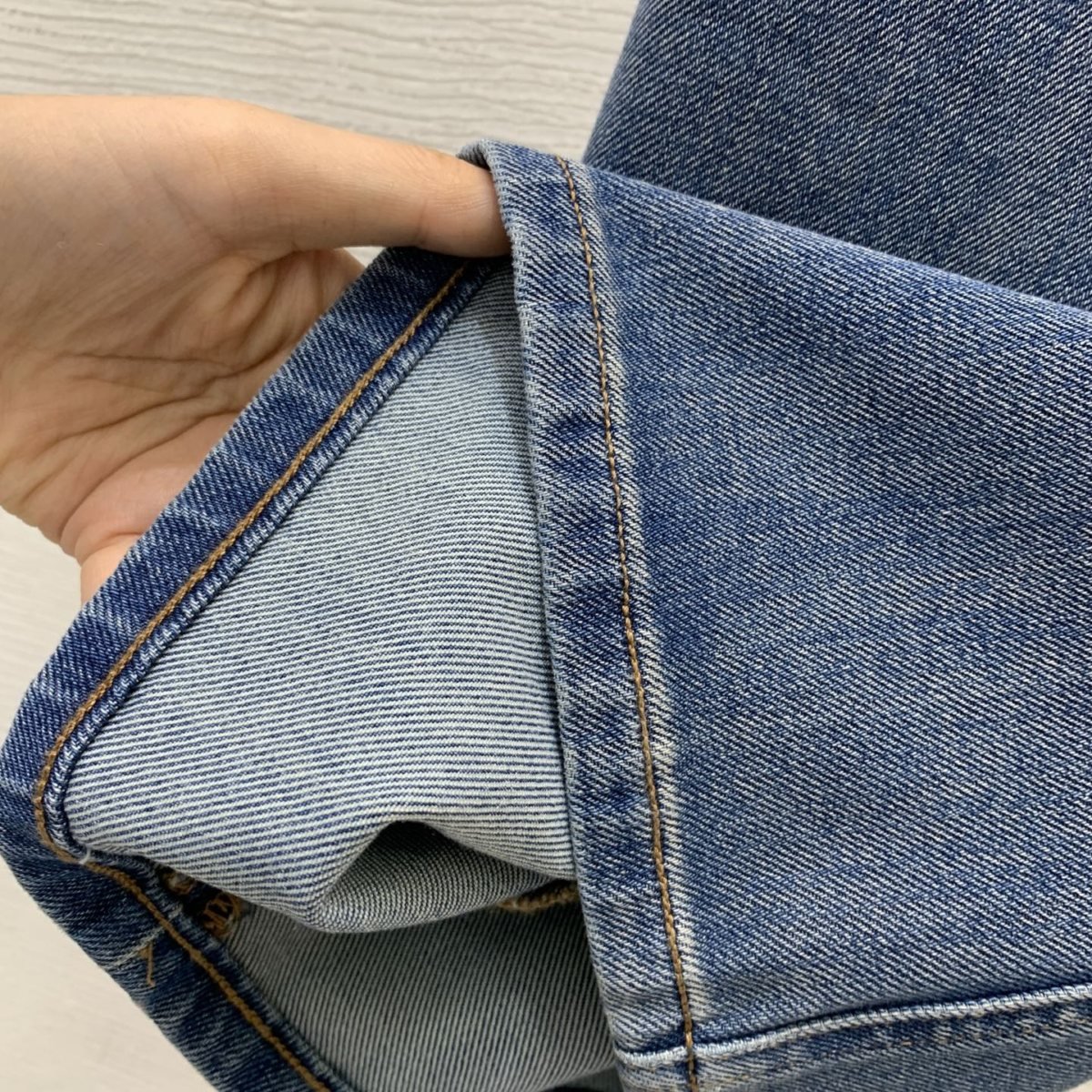 Loewe Jean large bleu à broderie anagramme au dos – Image 5