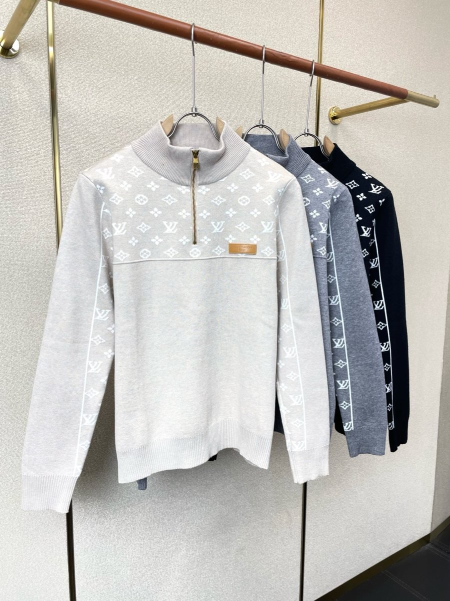 louis vuitton pull à col montant zippé et motifs monogramme